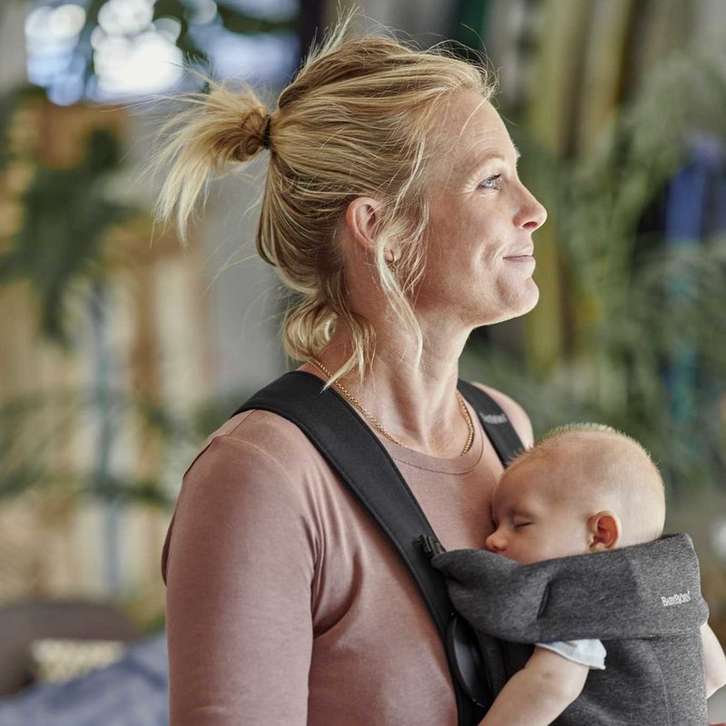 BABYBJORN MINI 3D Jersey – nosidełko, Szaroczarny