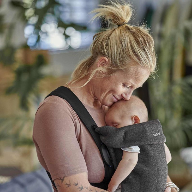 BABYBJORN MINI 3D Jersey – nosidełko, Szaroczarny