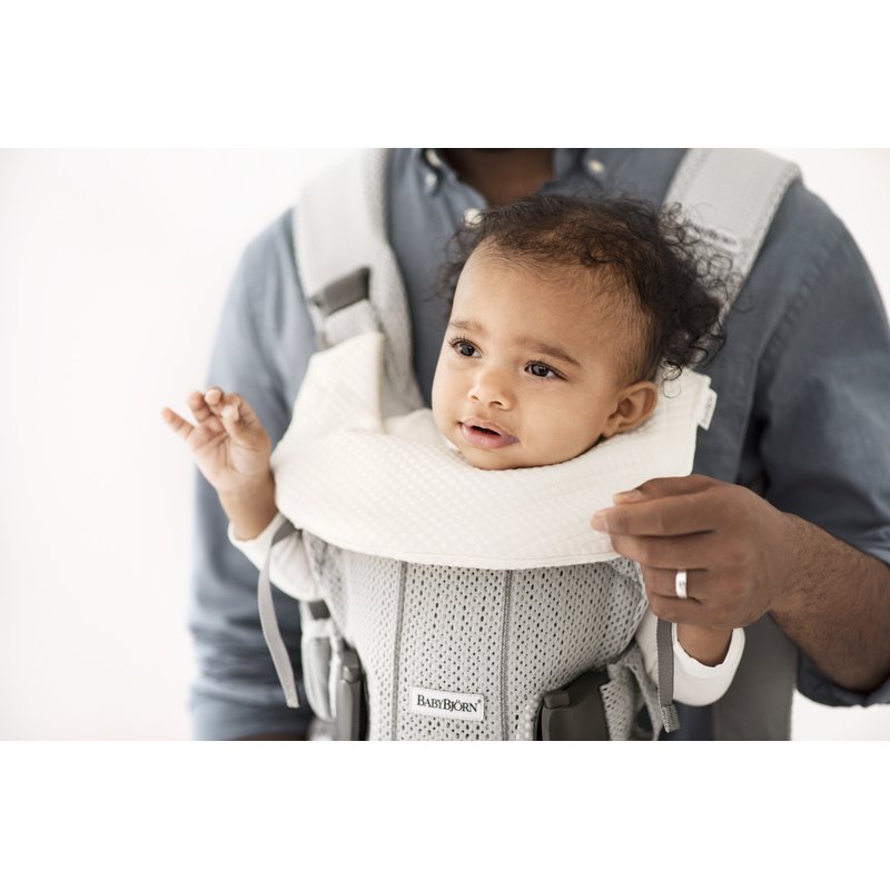 BABYBJORN - śliniaczek do nosidełka ergonomicznego BABYBJORN One, biały